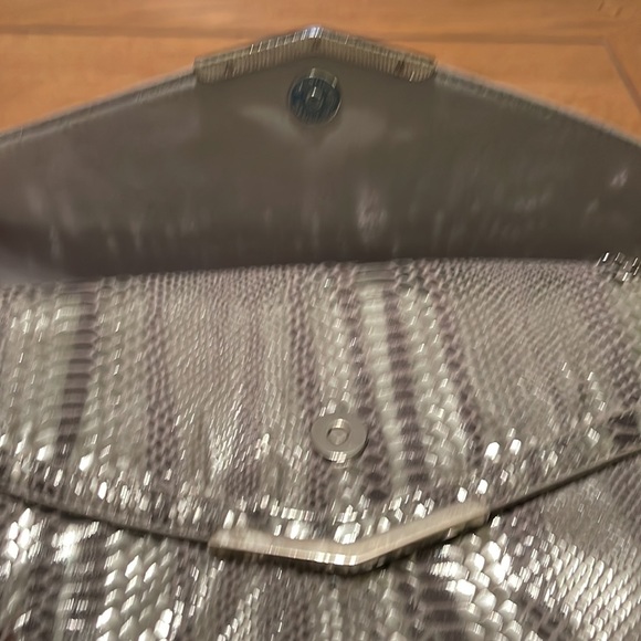 Classy clutch. Used twice. - Picture 3 of 5